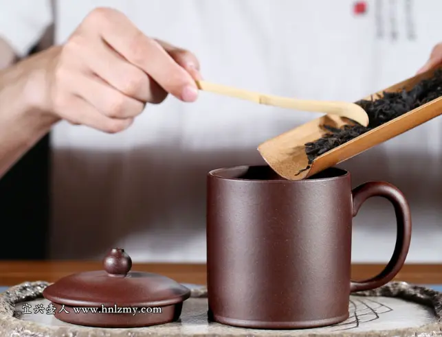 紫砂杯泡茶