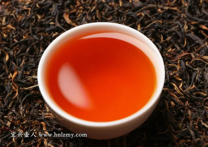 紅茶的茶湯是紅色的