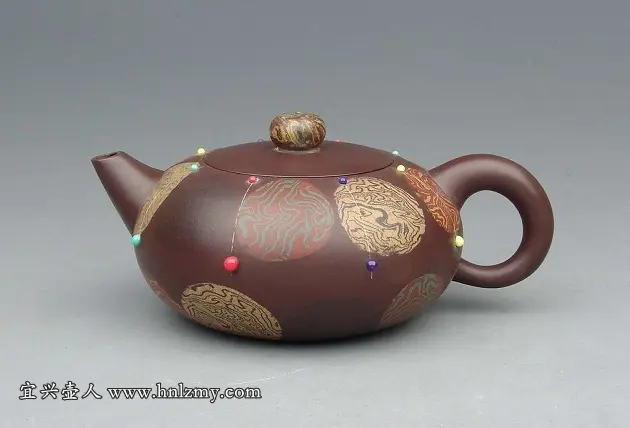 修補(bǔ)后的紫砂壺