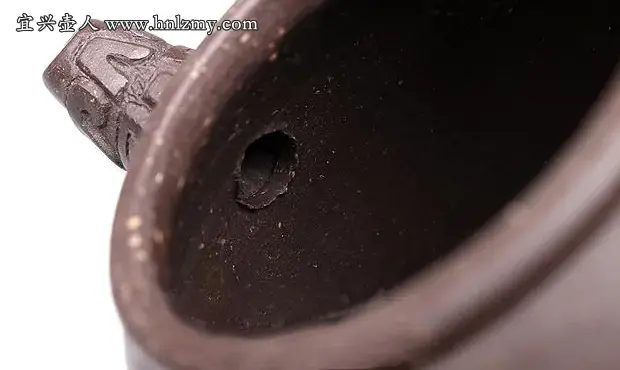 現(xiàn)代獨孔紫砂壺