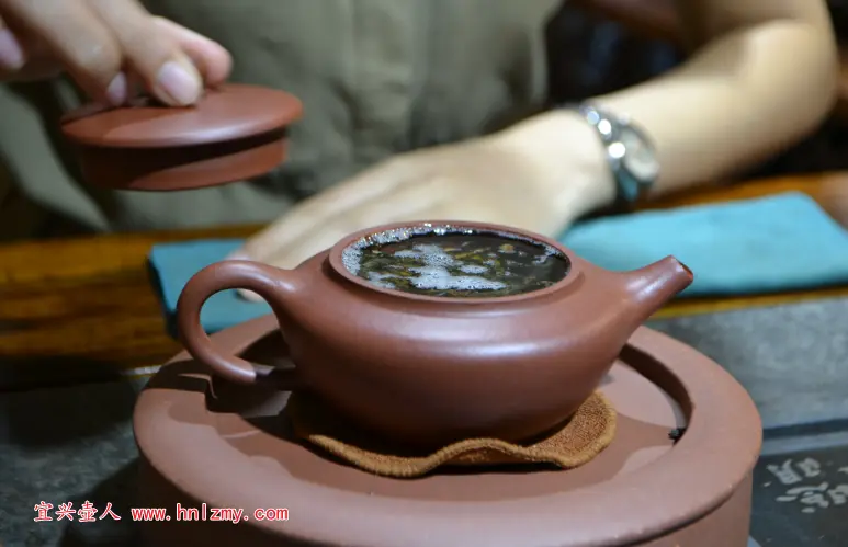 紫砂壶泡普洱茶